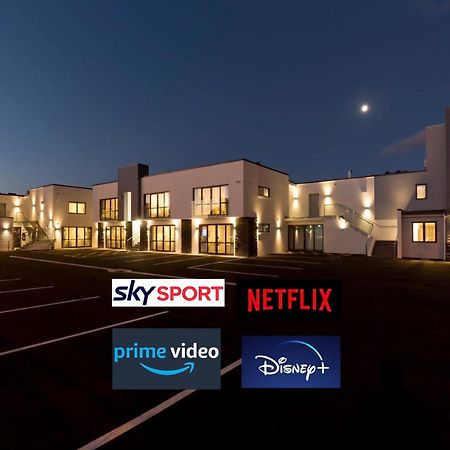 2 オン ホワイトレイ モーテル クライストチャーチ エクステリア 写真 The campus at night
