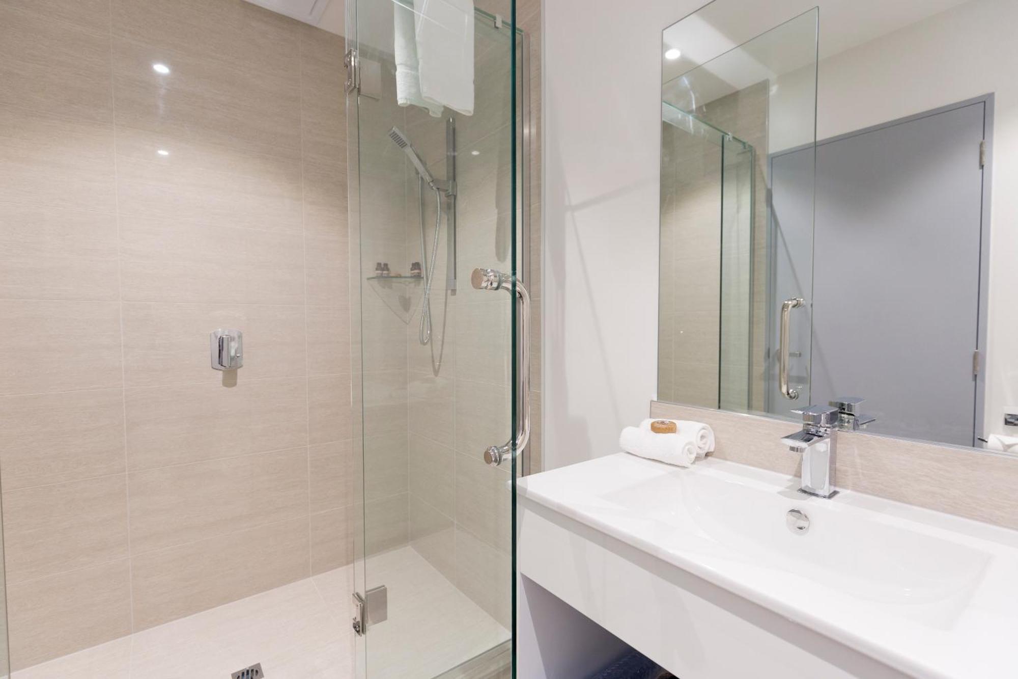 2 オン ホワイトレイ モーテル クライストチャーチ エクステリア 写真 A shower enclosure