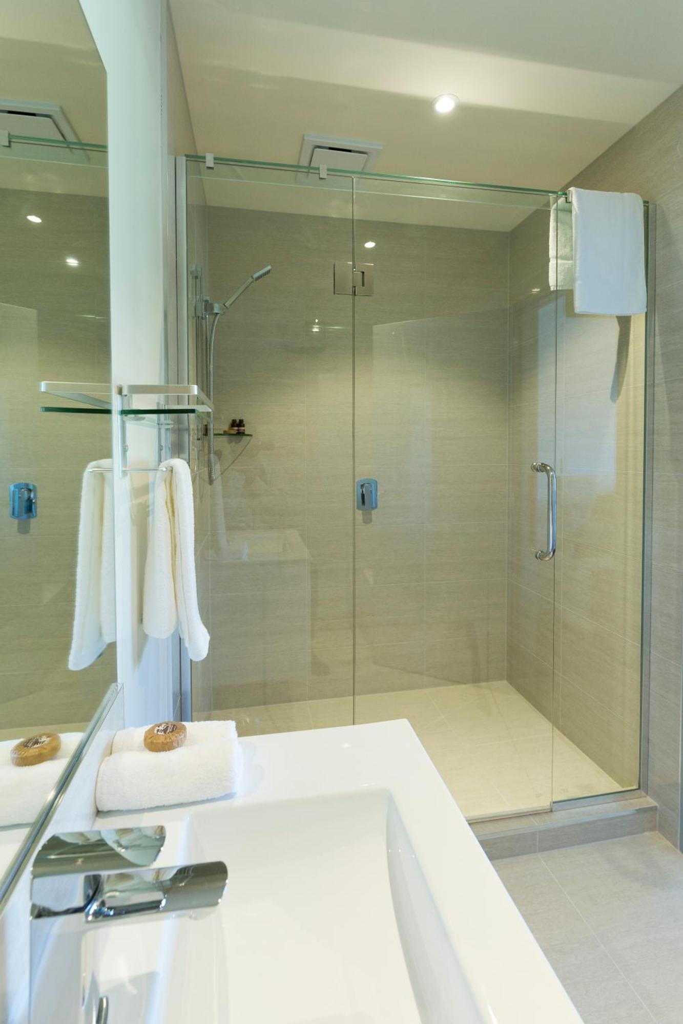 2 オン ホワイトレイ モーテル クライストチャーチ エクステリア 写真 A shower enclosure